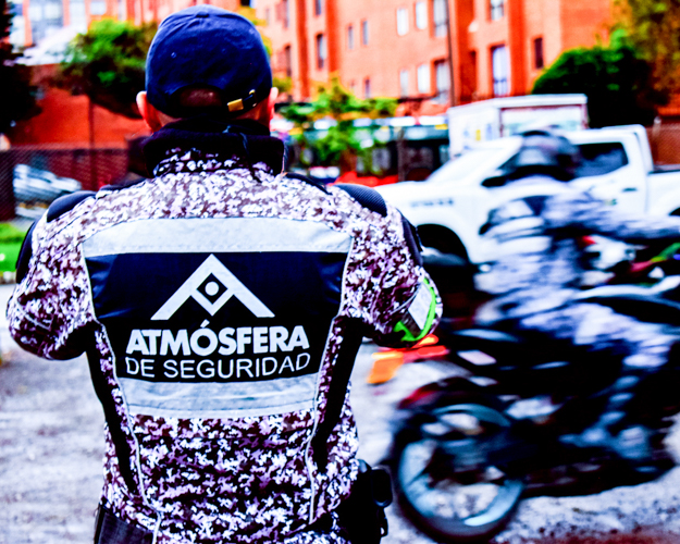 Contamos con Equipos Humanos especializados, acompañados de Tecnología para la prevención de Riesgos de Seguridad en áreas de gran escala.